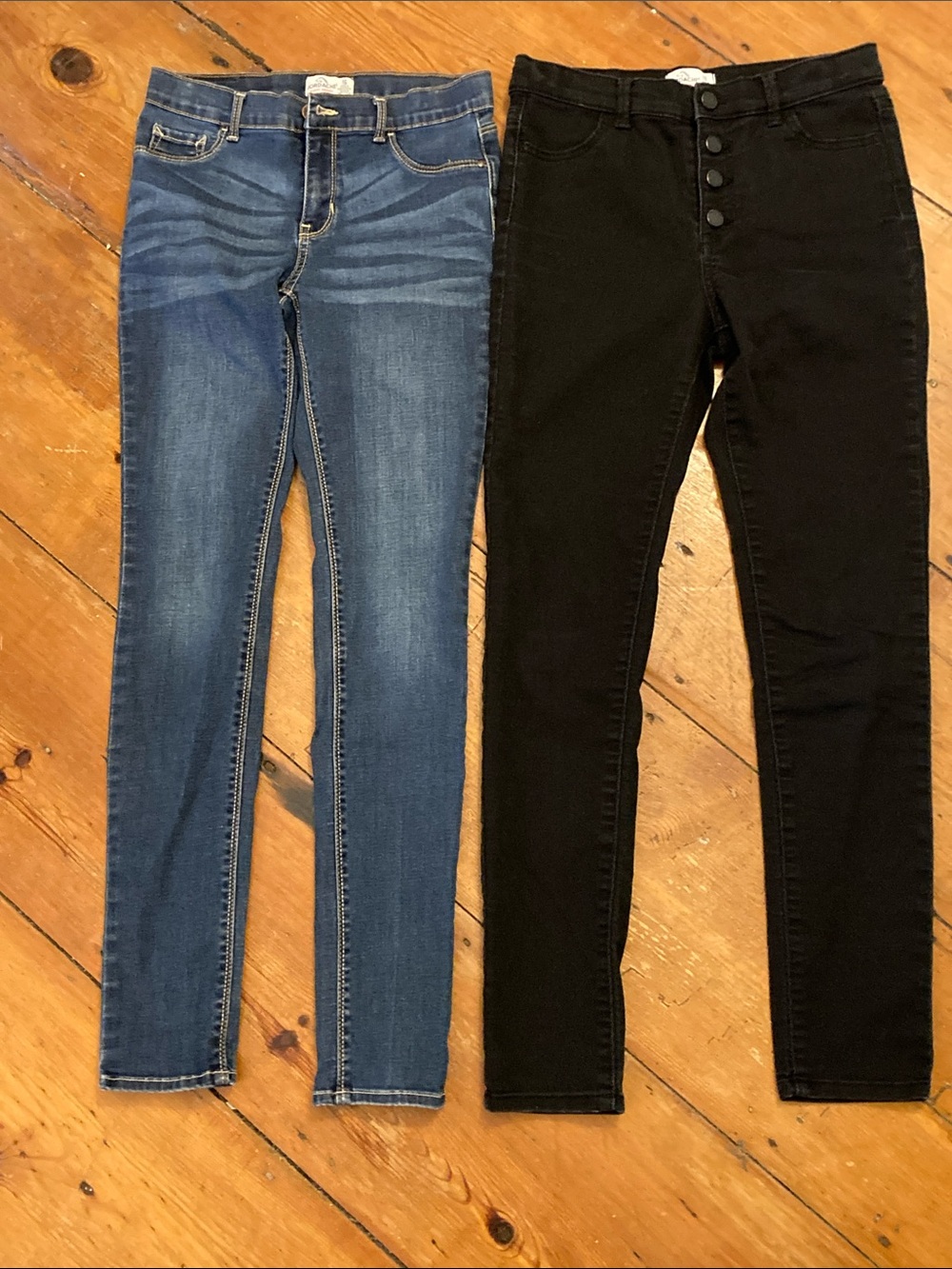 Jordache Super Skinny Jeans is in Blue and Black, Size 16(girls)